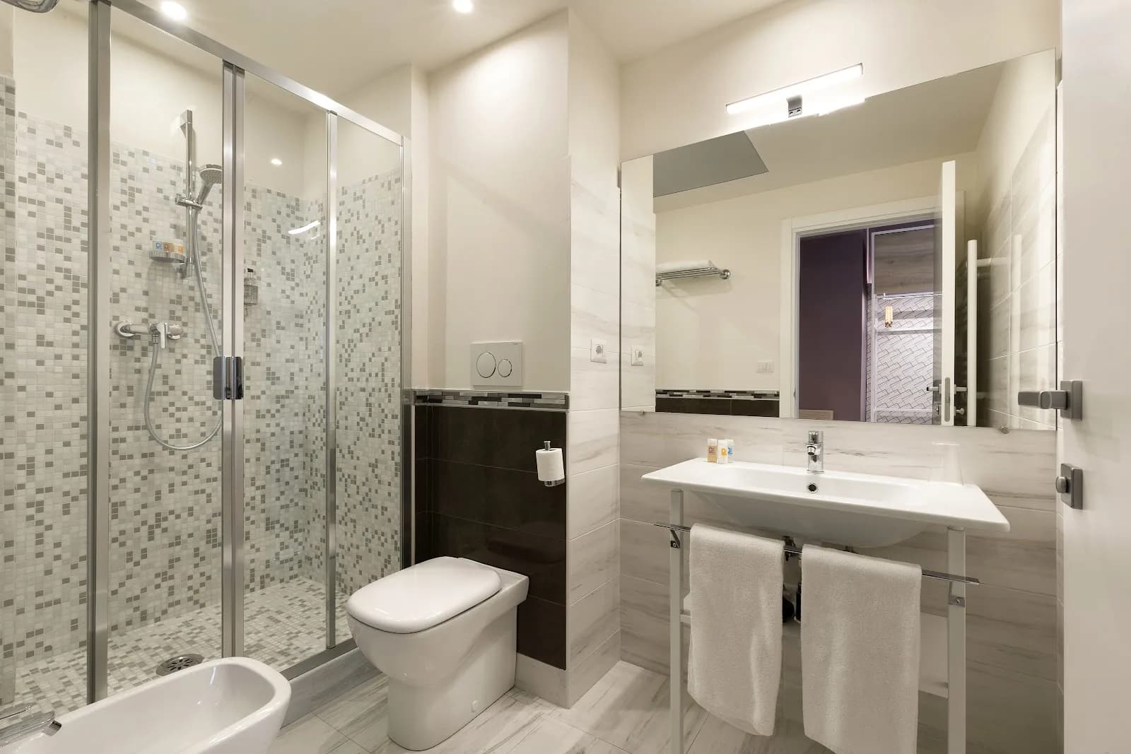 Adesso Hotel