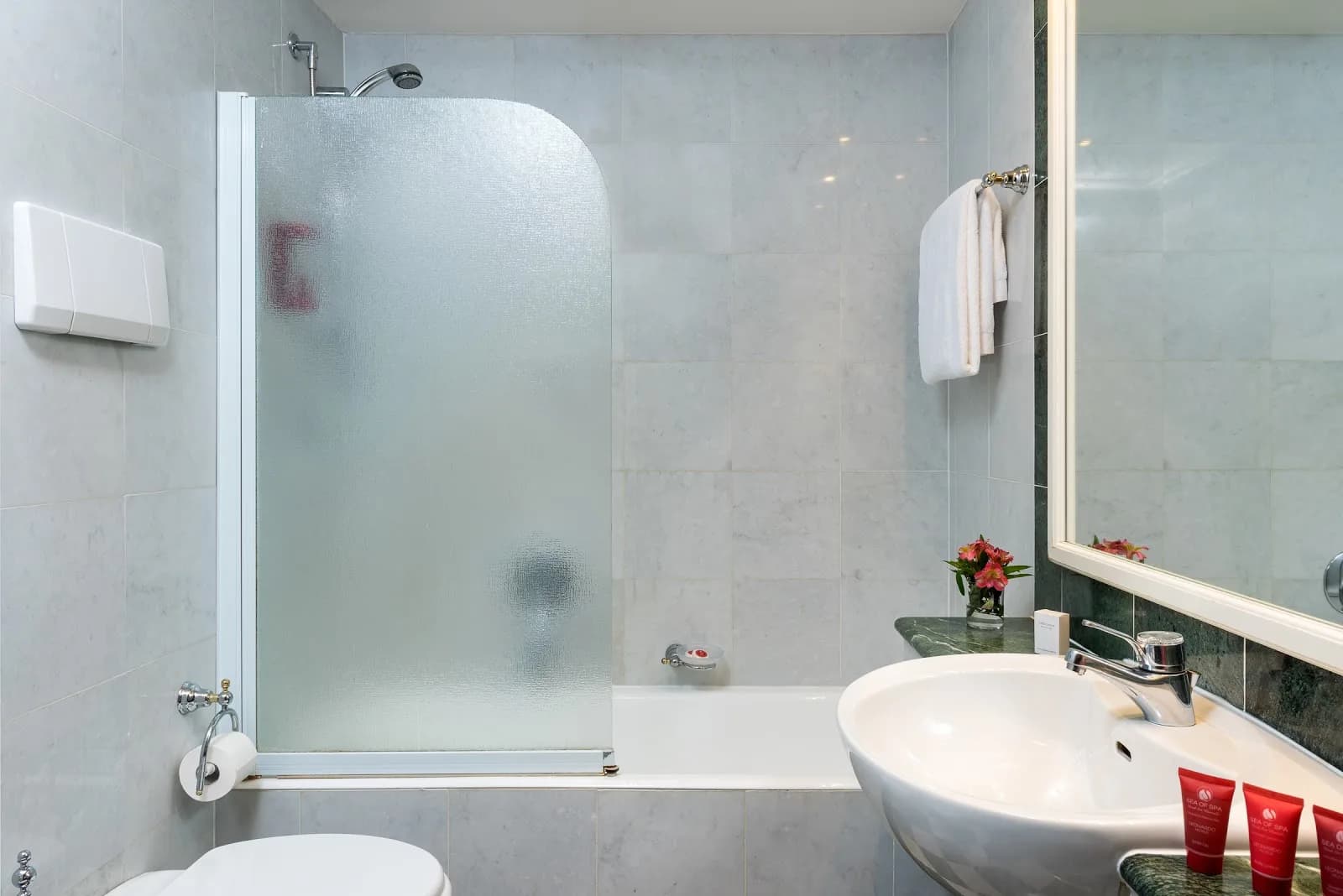 Leonardo Hotel Milan City Center 2