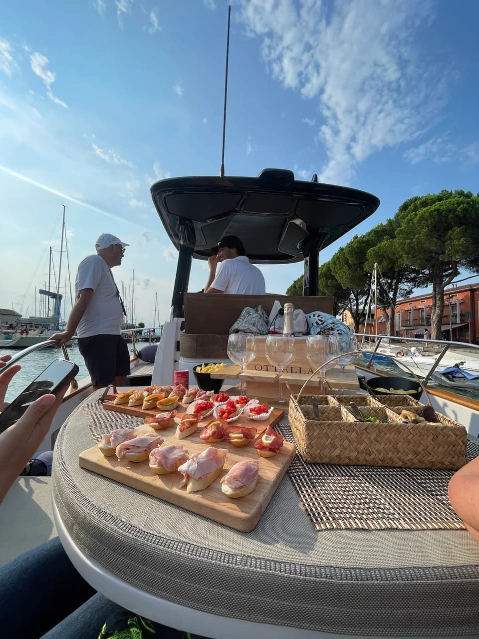 Prua Boat Rental