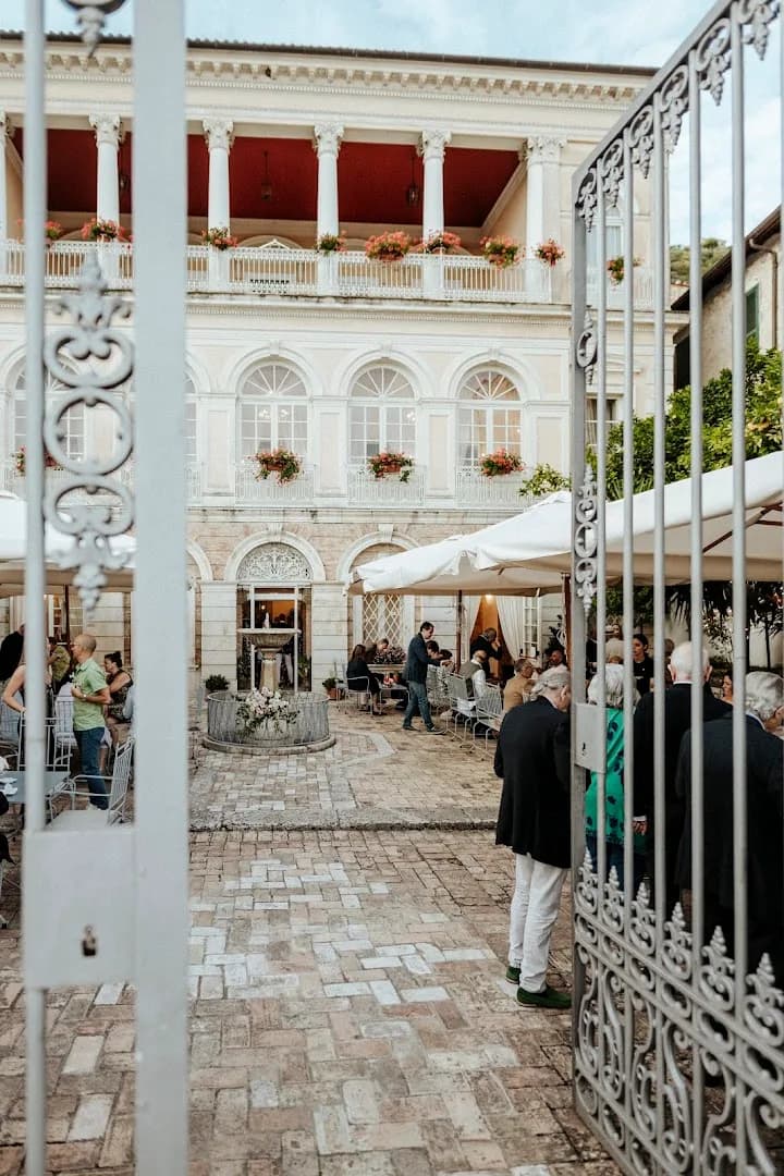 Palazzo Borromeo