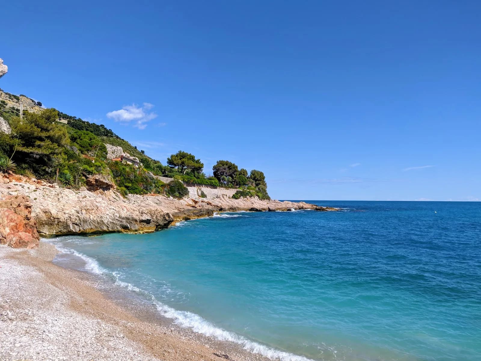 La Spiaggetta Dei Balzi Rossi