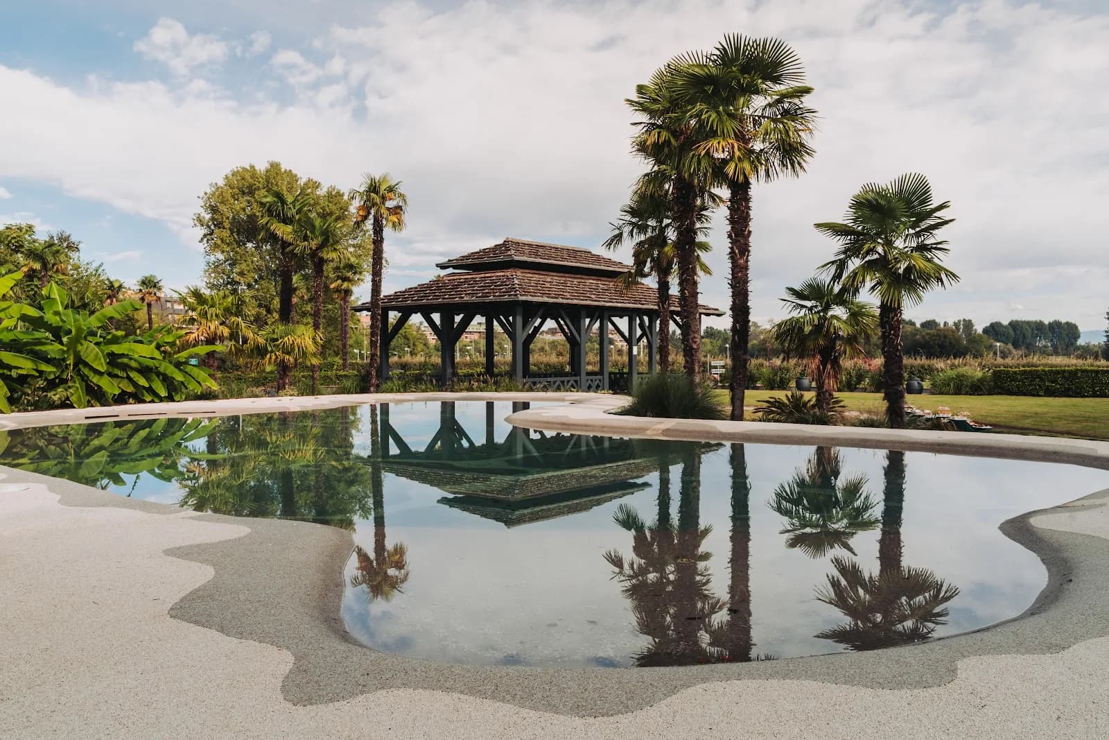 Royal Garden Hotel