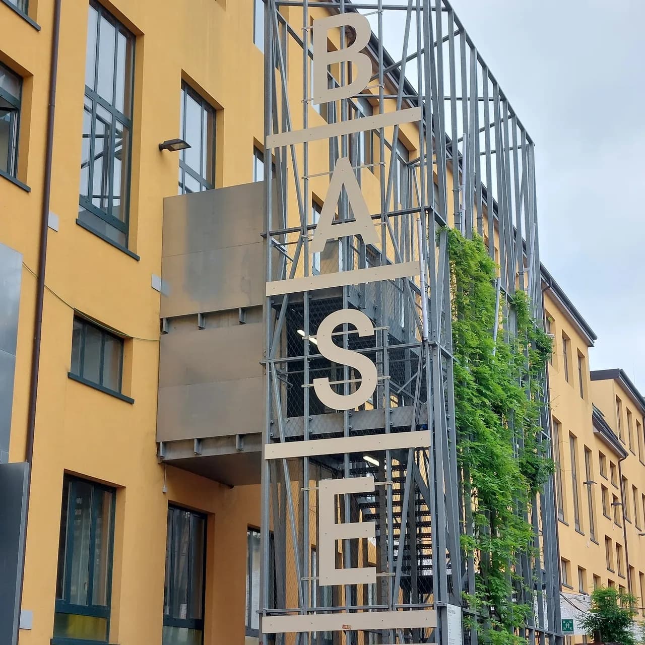 Spazio Below